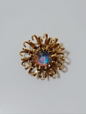 Vintage 1969 Sarah Coventry Mystic Blue Gold Tone Swarovski Rivoli Brooch Pin